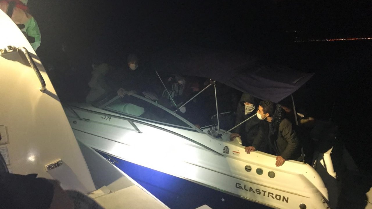 Marmaris açıklarında 19 düzensiz göçmen kurtarıldı