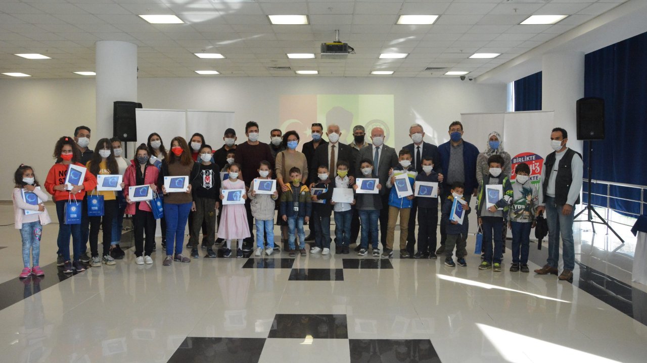 Büyükşehir’den 28 öğrenciye tablet desteği