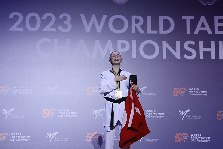 Merve Dinçel Dünya Tekvando Şampiyonası'nda altın madalya kazandı