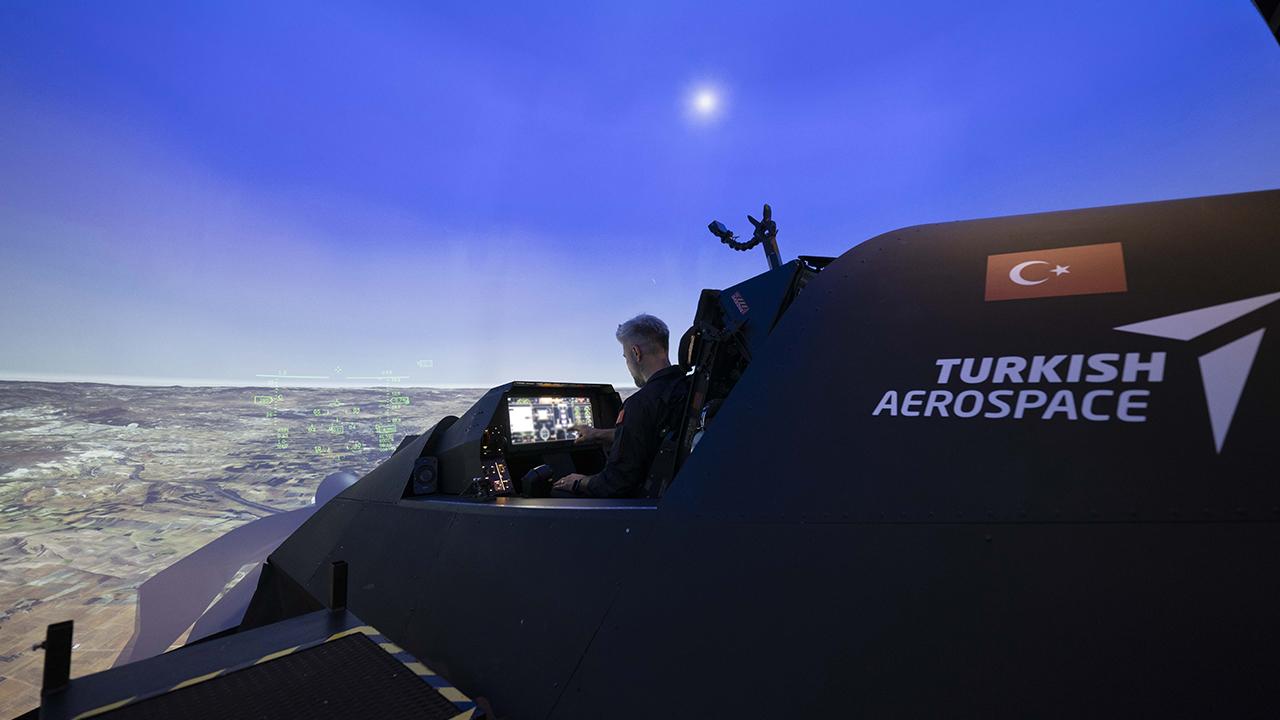 Türk pilotlar KAAN için hazırlanıyor