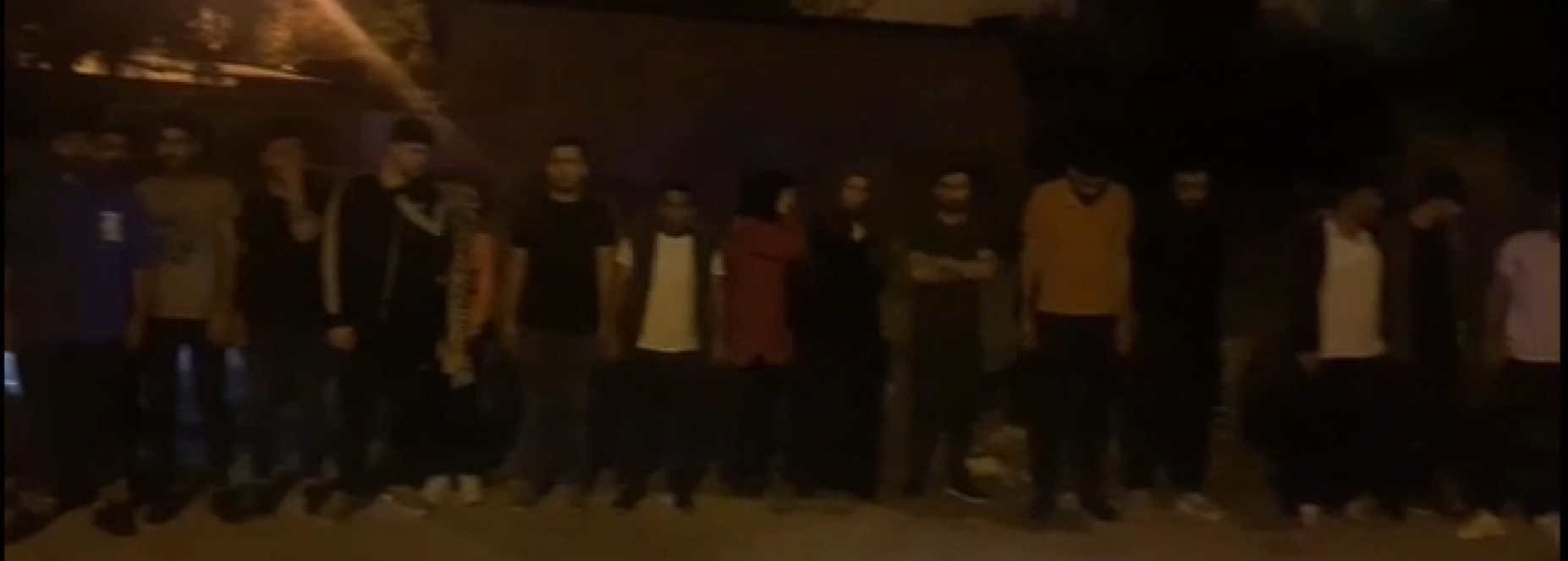 Kamyonetin kasasında 41 düzensiz göçmen yakalandı