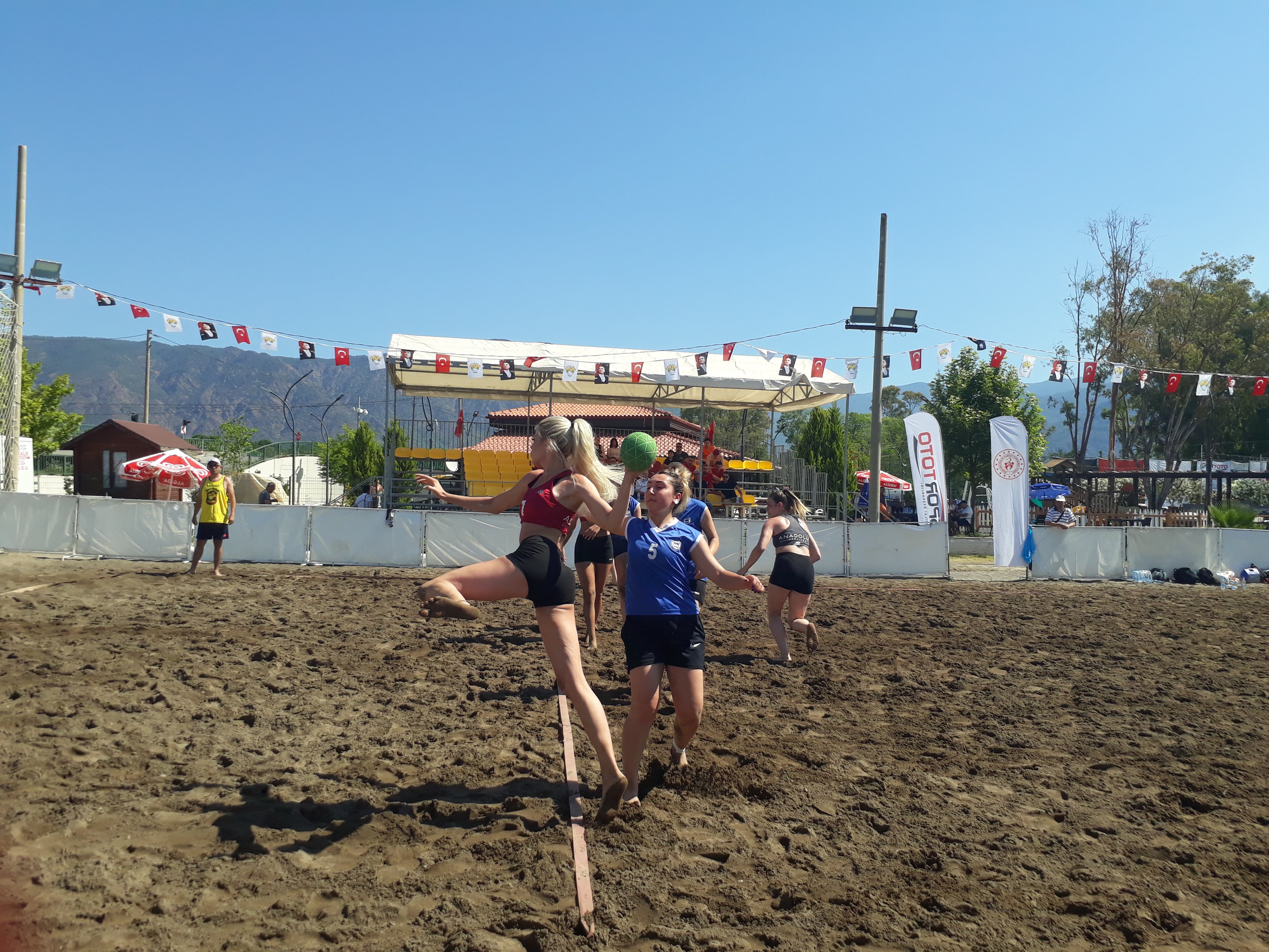 Üniversiteler Yaşar Sevim Plaj Hentbolu Türkiye Şampiyonası Köyceğiz'de yapılıyor