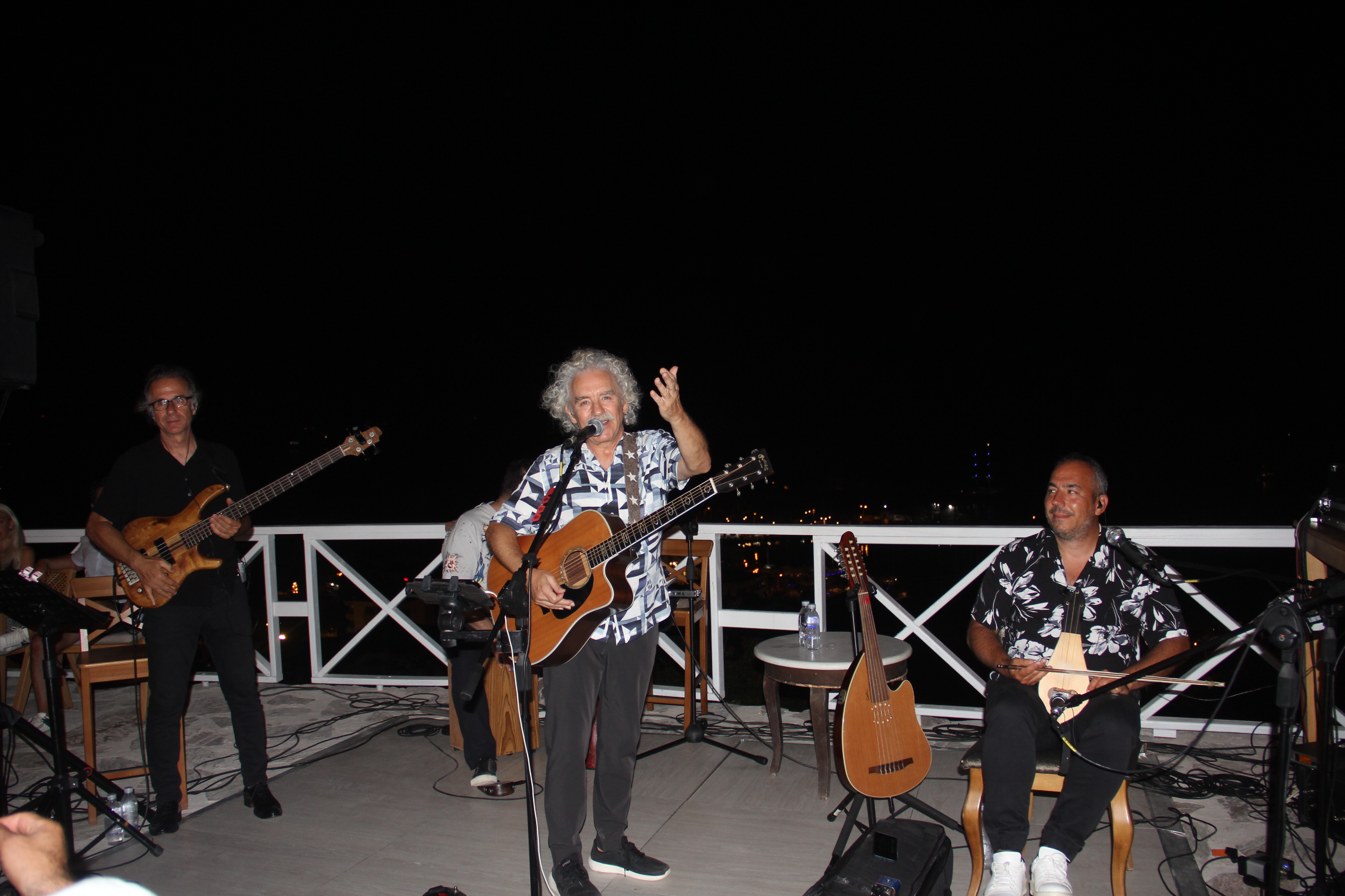 Yeni Türkü grubu, Datça'da çocuklar yararına konser verdi