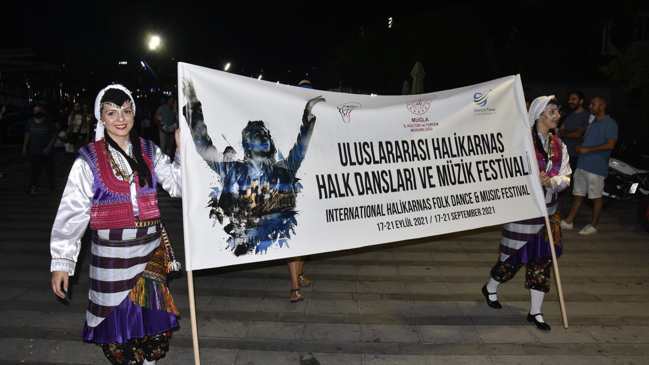 Uluslararası Halikarnas Halk Dansları ve Müzik Festivali başladı