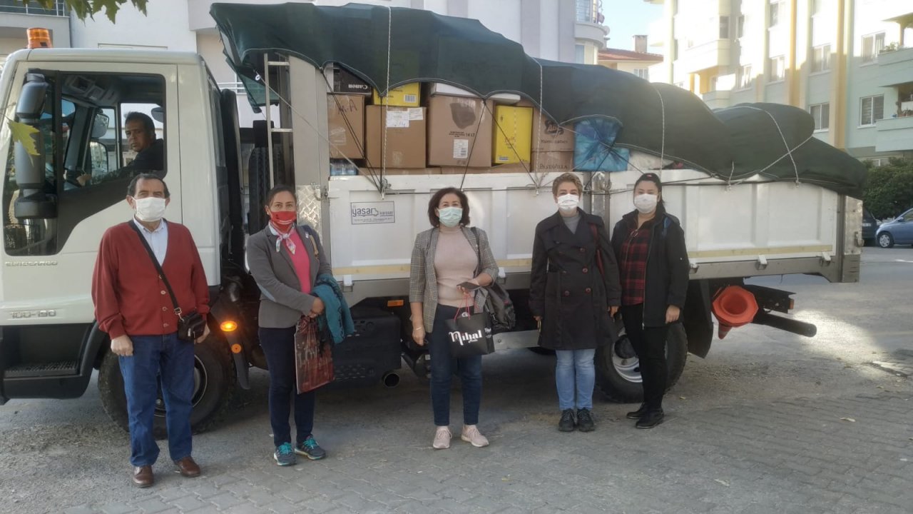 CHP’li kadınlardan İzmir’e yardım